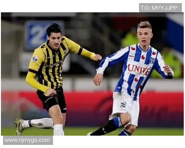 阿贾克斯青年队与阿尔克马青年队激战正酣精彩对决引人瞩目