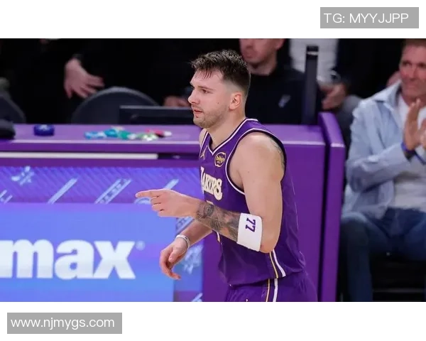 东契奇狂砍43分,湖人末节发力打败快船,晋级NBA杯